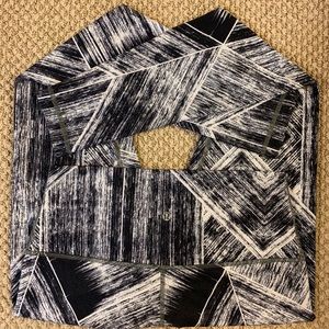 Lululemon Black and White Print Sz 10 Full Legging